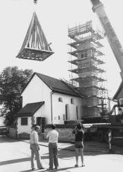 Umbaudes Kirchturms im Jahr 1985
